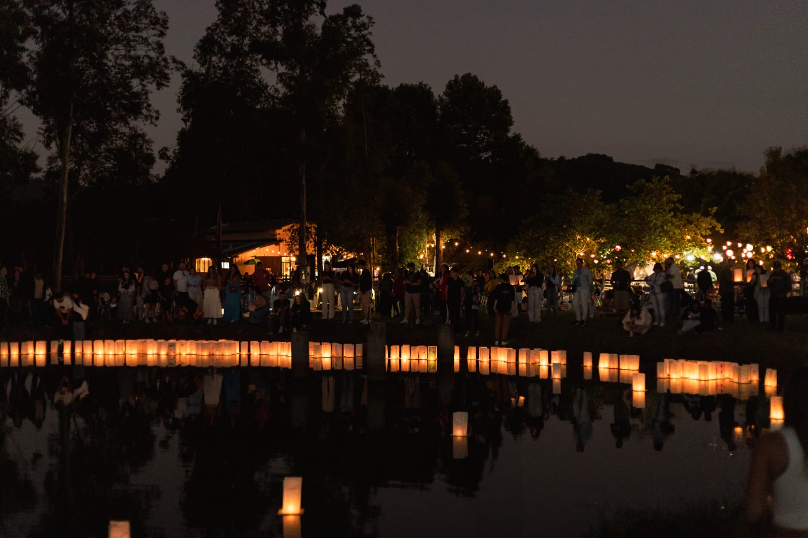 Noite das Lanternas Flutuantes – evento mágico e com “DNA” social e ambiental